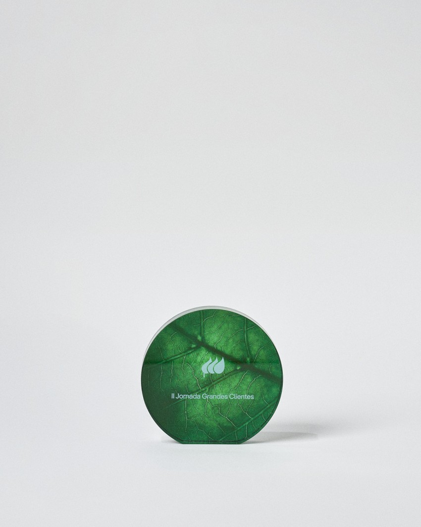 Personalisierter Acrylglas Pokal im VITRA SOL runden Ehrentafeln-Format Sustain Awards