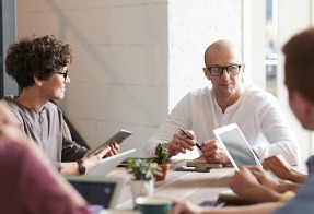 Anerkennung von Dienstjahren: Meilensteine in Ihrem Unternehmen Feiern