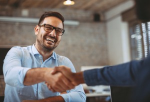 Geschäftsgeschenke für Partner: Strategische Ideen zur Stärkung von Beziehungen